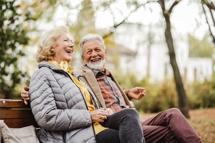 Comfortable senior living at Vista Prairie Ridgeway in New Ulm, MN, with engaging outdoor spaces perfect for socializing and relaxation for seniors.